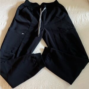Fabletics NWOT Black Scrub Joggers Size M.